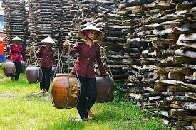 The Traditional Village Tour of Bat Trang Dong Ho Dong Ky